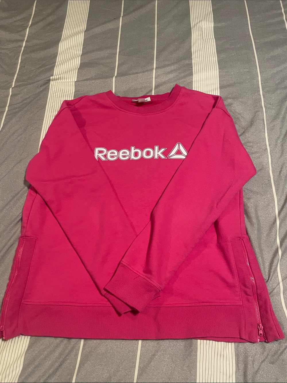 Reebok Womans Bright Magenta Crewneck Sweatshirt with Logo